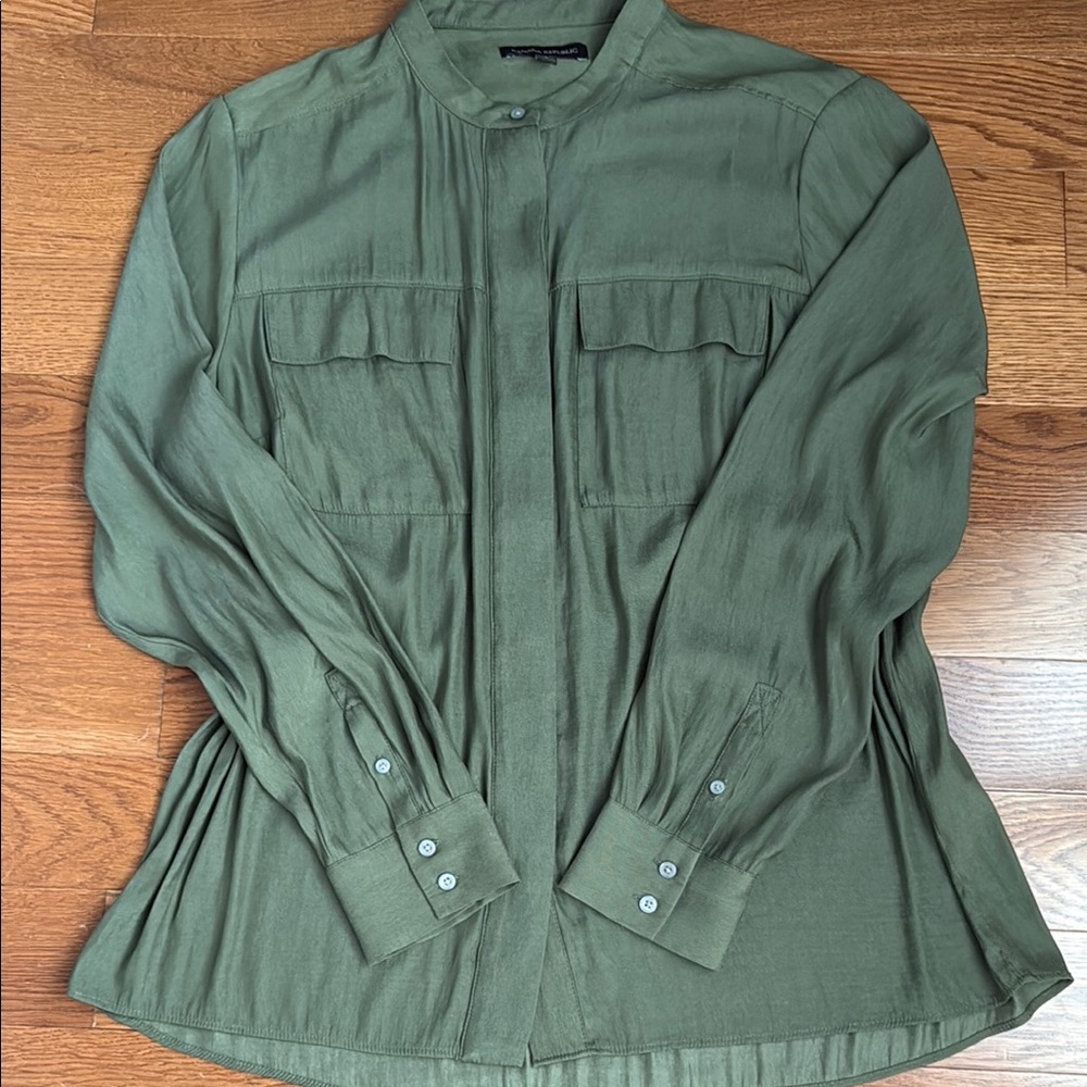 Banana Republic Green Button-Up Blouse Top